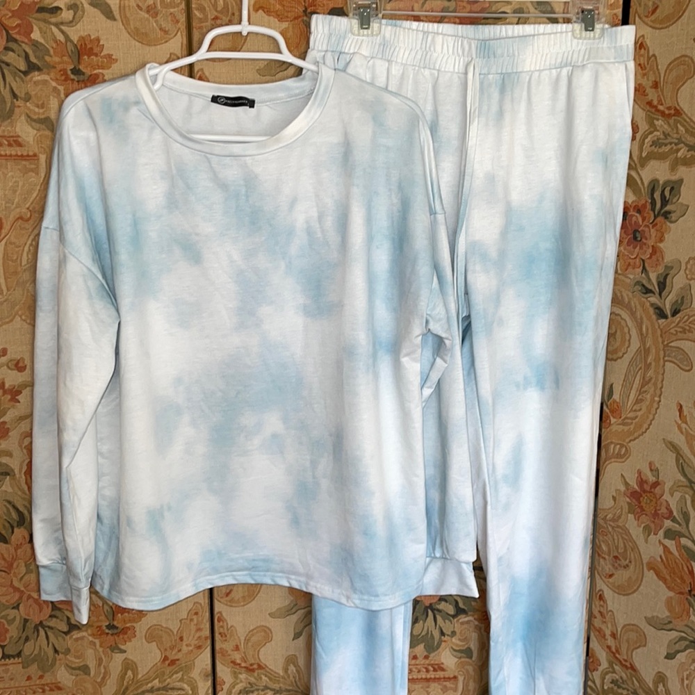 New Pretty Garden light blue tie-dyed lightweight sweatsuit size large